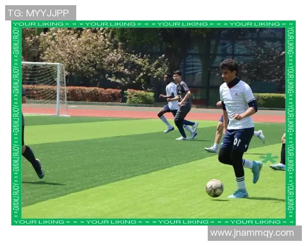 团结拼搏足球社足球队展现青春风采与团队精神的精彩瞬间