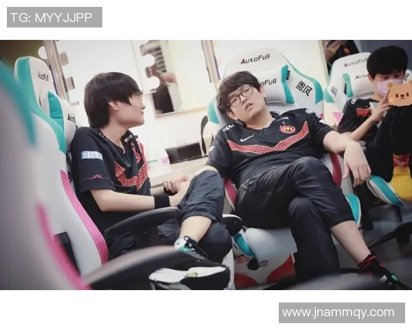 赛后分析IG与FPX的团队配合与战术执行全景回顾 赛后分析IG与FPX的团队配合与战术执行全景回顾