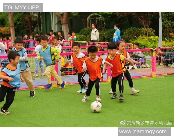 足球打硬币的趣味玩法与技巧分享让你在球场上更具优势 足球打硬币的趣味玩法与技巧分享让你在球场上更具优势